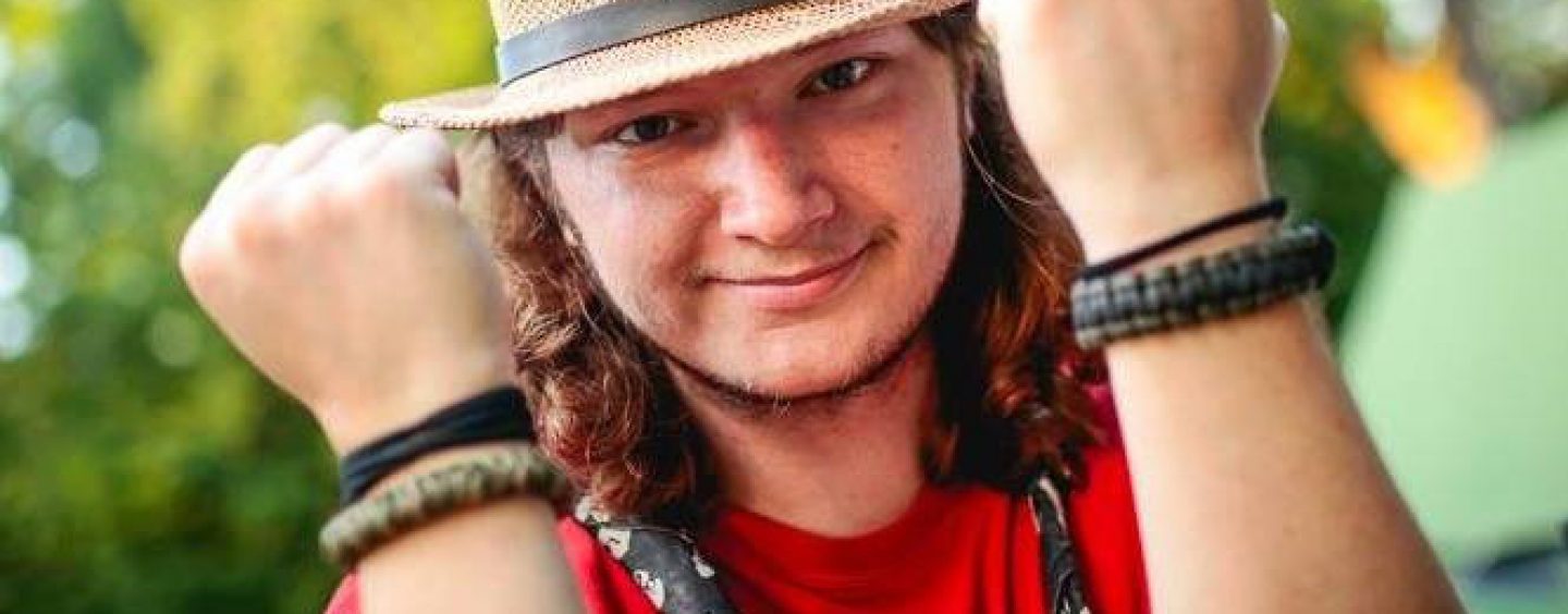 Hud mladič – tukaj in zdaj