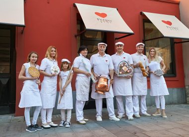 Vonj medu, dotik srca