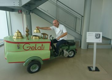 Želi, da so ljudje srečni, zato jim prodaja sladoled