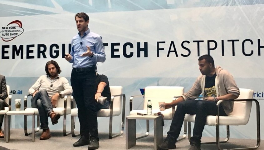 Umetna inteligenca z roko v roki s človekom