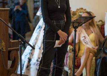 Barve na slikah se igrajo s čustvi