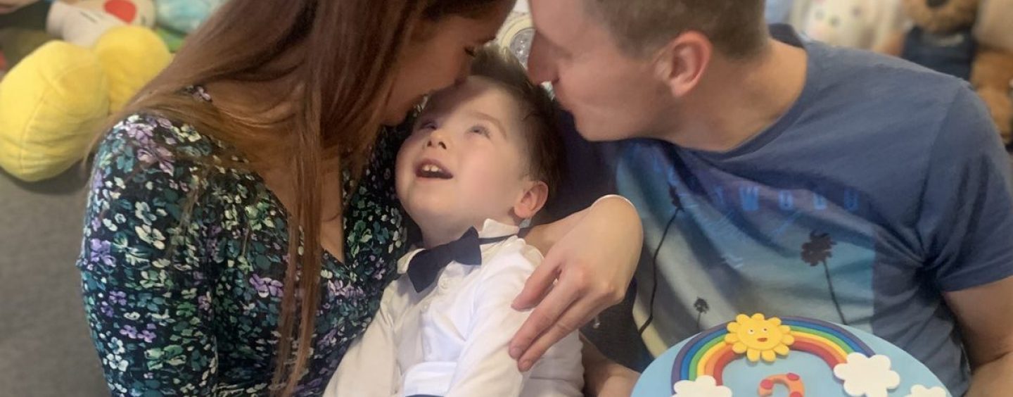 Ljubezen nama pomaga živeti z Menkesovo boleznijo