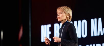 Med hitrostjo in pomenom: premislek o odločanju v svetu, ki nikoli ne obstane