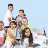 Zlata barva pomeni moč: šest otrok, šest zgodb, šest prihodnosti