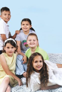 Zlata barva pomeni moč: šest otrok, šest zgodb, šest prihodnosti